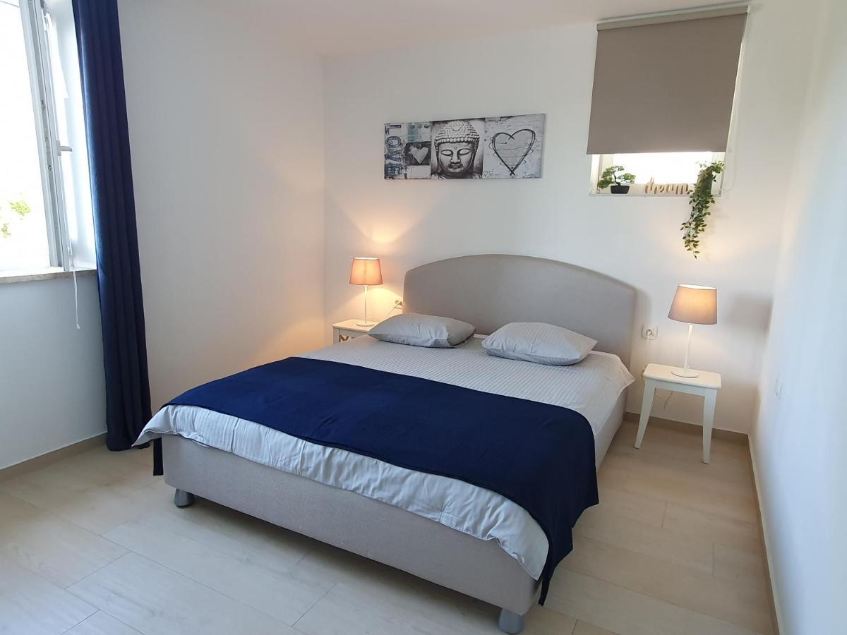 Apartmani Melanie Porec Exterior photo