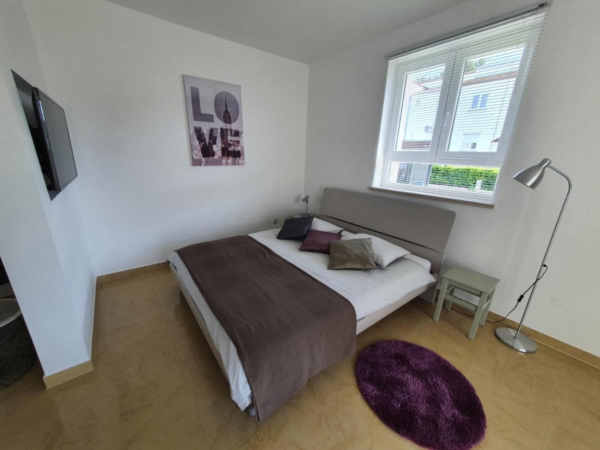 Apartmani Melanie Porec Exterior photo
