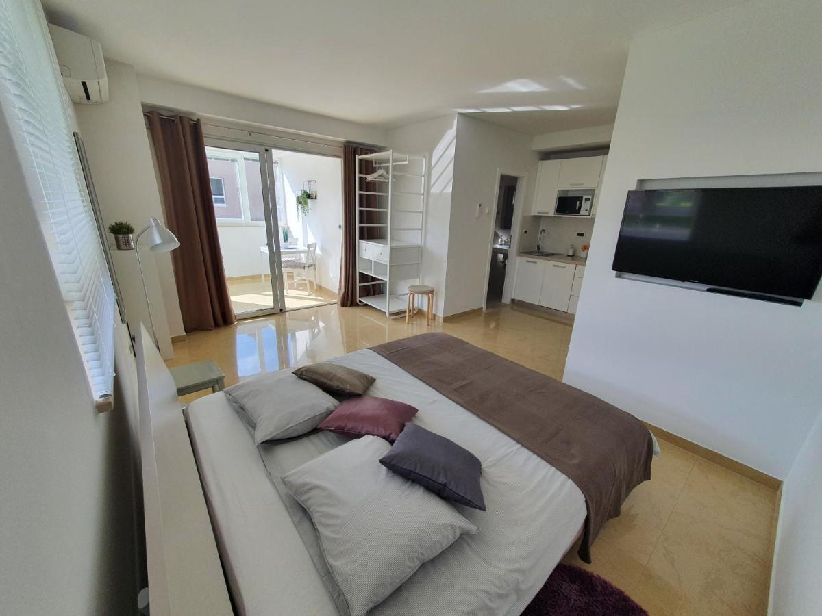 Apartmani Melanie Porec Exterior photo